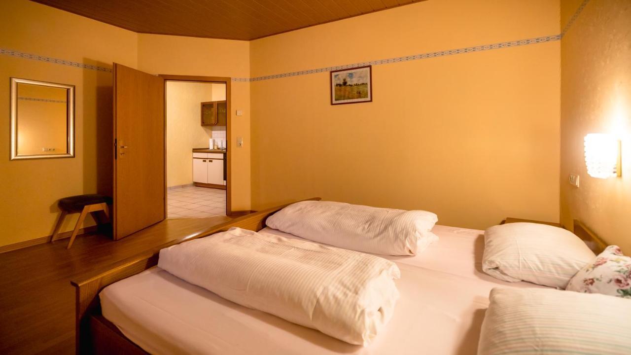 Central-Hotel ทราเบิน-ทราร์บาค ภายนอก รูปภาพ