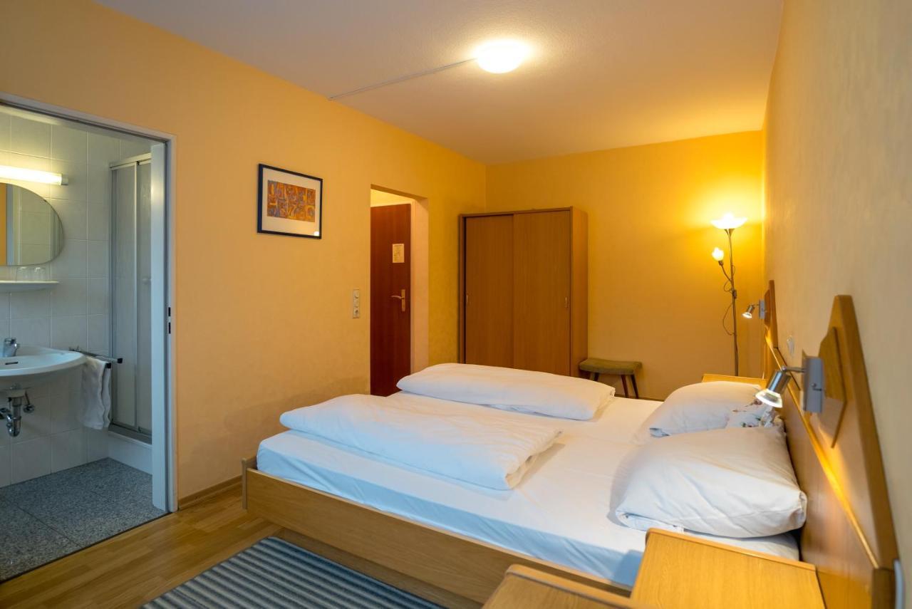 Central-Hotel ทราเบิน-ทราร์บาค ภายนอก รูปภาพ