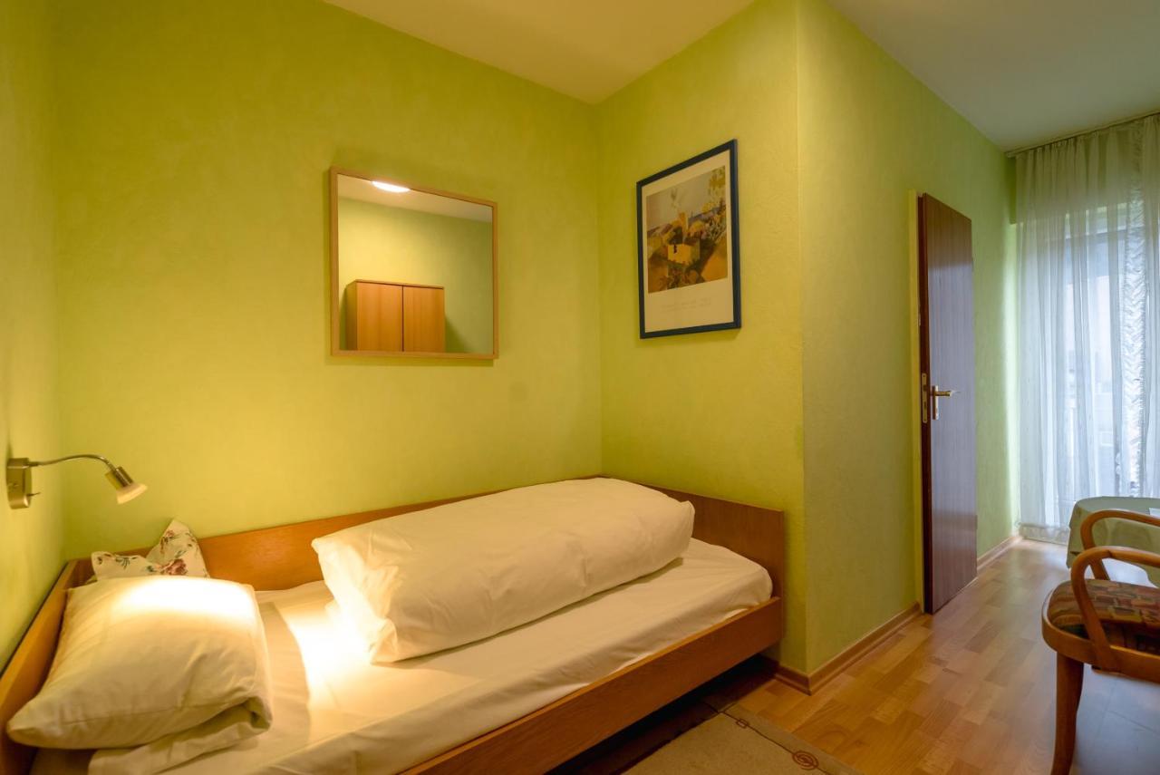 Central-Hotel ทราเบิน-ทราร์บาค ภายนอก รูปภาพ