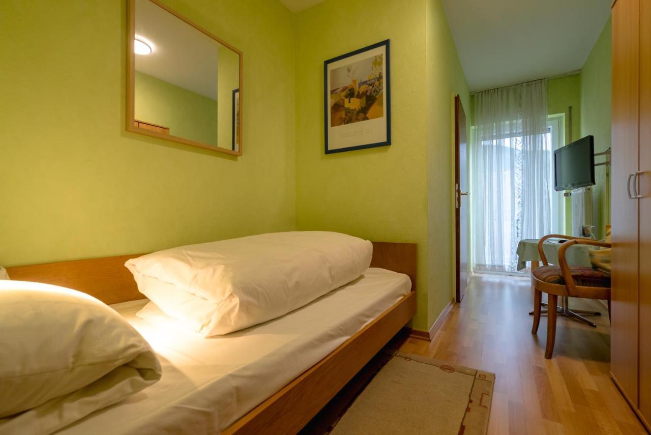 Central-Hotel ทราเบิน-ทราร์บาค ภายนอก รูปภาพ